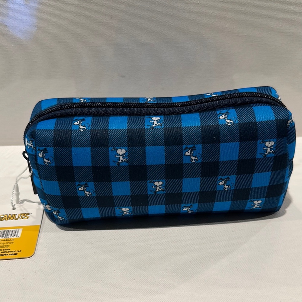 NWT Peanut Small Cosmetics Travel Case.